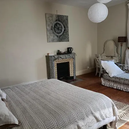 Chateau D'arfeuilles Et Tables D'hotes Bed & Breakfast Arfeuilles