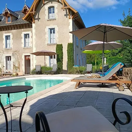 Chateau D'arfeuilles Et Tables D'hotes Bed & Breakfast *