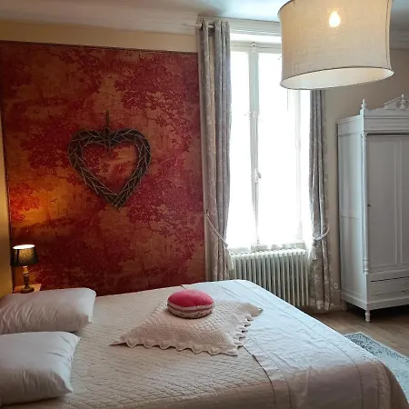 Chateau D'arfeuilles Et Tables D'hotes Bed & Breakfast *
